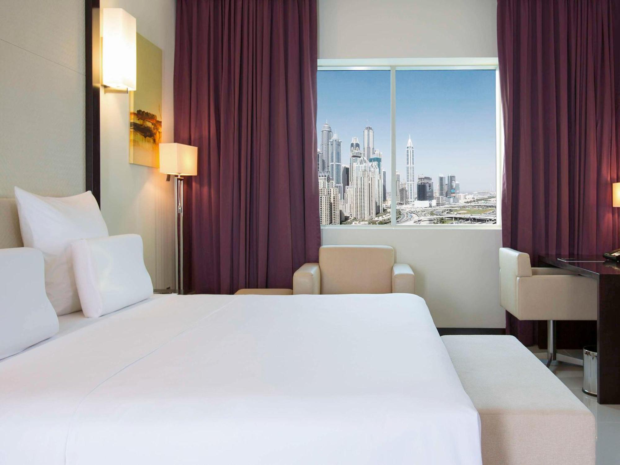 Pullman Dubai Jumeirah Lakes Towers Εξωτερικό φωτογραφία A typical room at the hotel